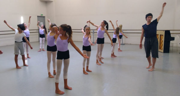 Eric Minh Cuong Castaing a auditionné les élèves du cycle 2 du cursus Danse-Etudes pour le prochain spectacle de la Cie Shonen 